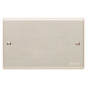 PLACA CIEGA MAGIC CON TORNILLOS 97300602 Bticino