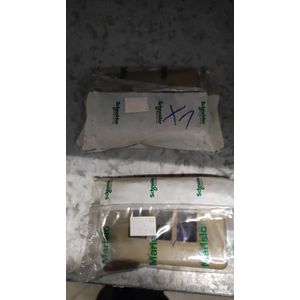 PLACA GENESIS ARMADA CON INTERRUPTOR TRIPLE 9/32 16A 250V, DORADO 2780363 Schneider Electric
