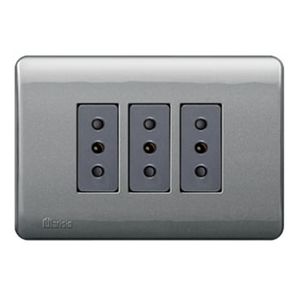 PLACA GENESIS ARMADA CON TOMA CORRIENTE TRIPLE 10A 2P+T, HUMO 2761863 Schneider Electric