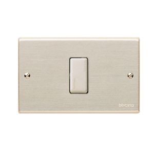 PLACA 1 PUESTO MAGIC CLASICA COLOR OXIDAL 97300102 Bticino